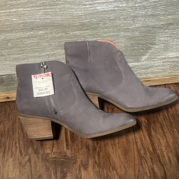 Brand new, just tried on. FRYE boots, womens size 10. - Picture 4 of 6